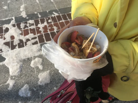 ハルビン市の屋台で買った中華料理